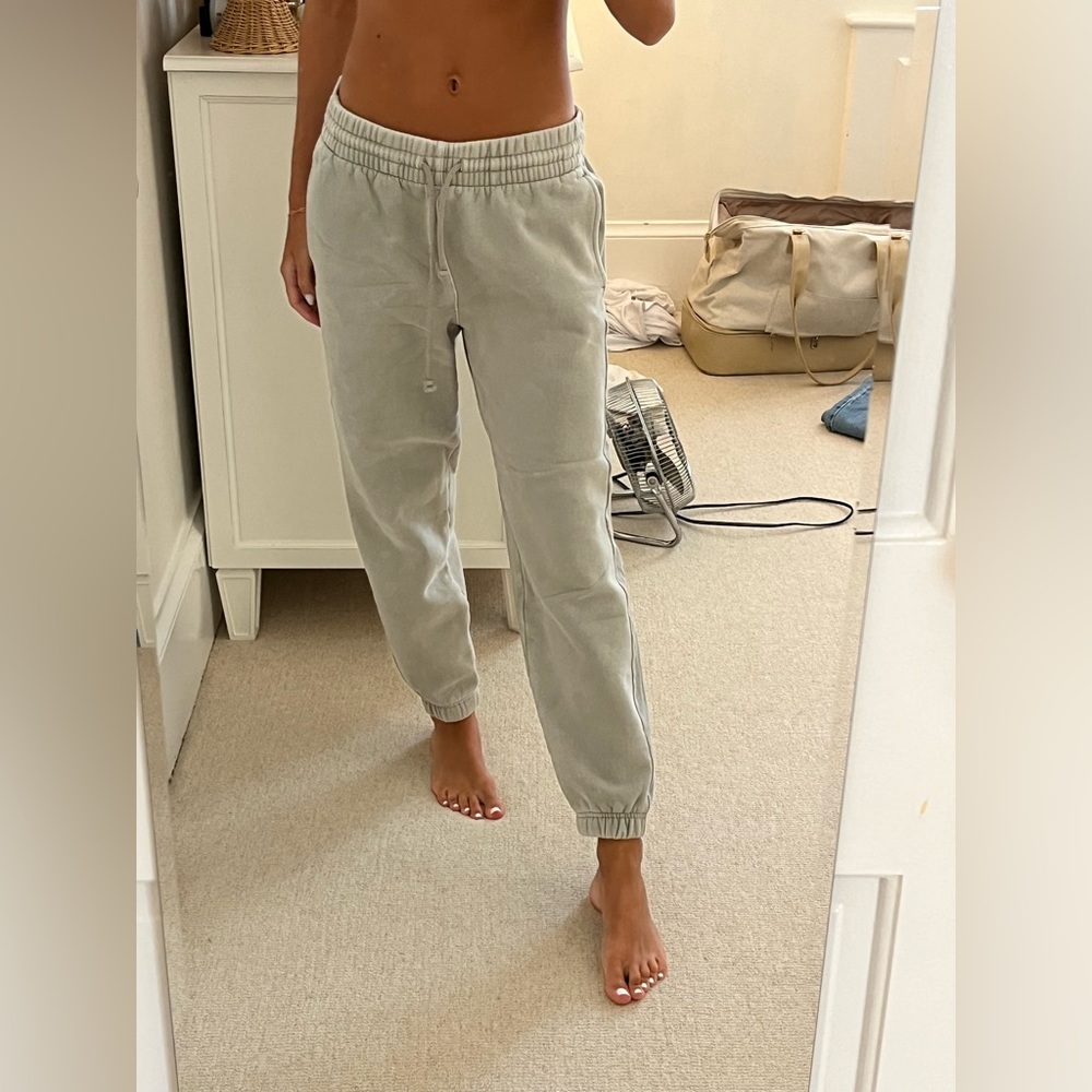 Aritzia sweatpants